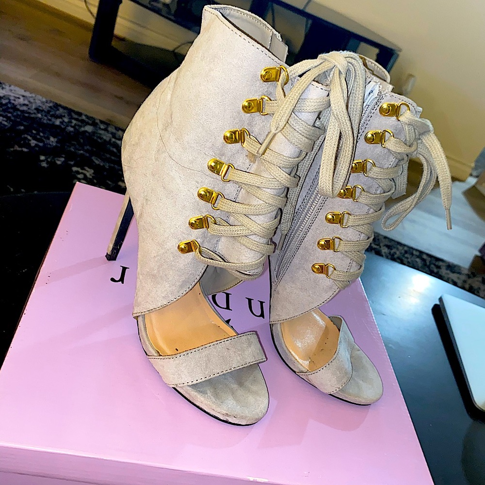 Heeled booties